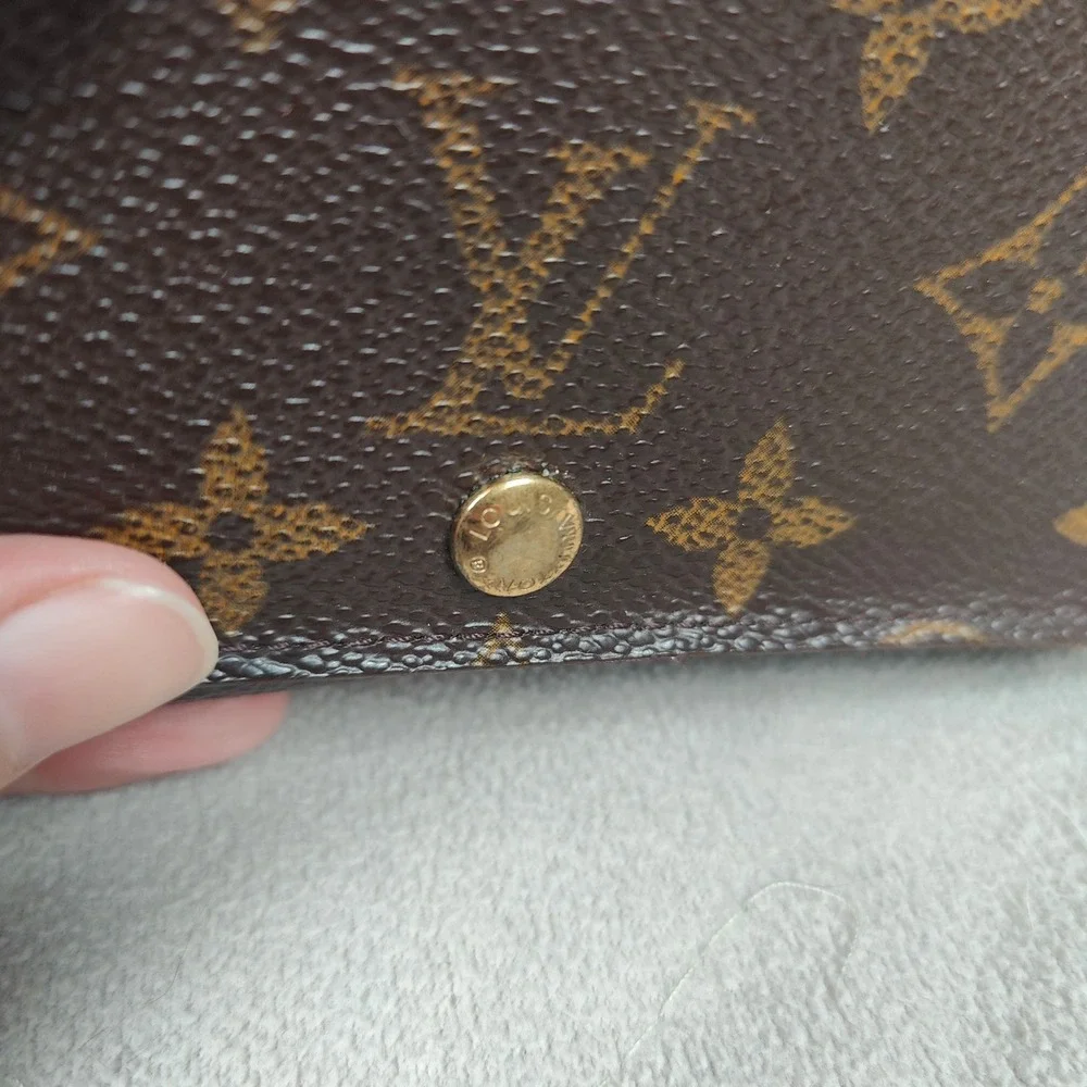 Louis Vuitton Monogram Tresor Wallet Brown Womens Bifold‎ Luxury Pre-owned FLAWS